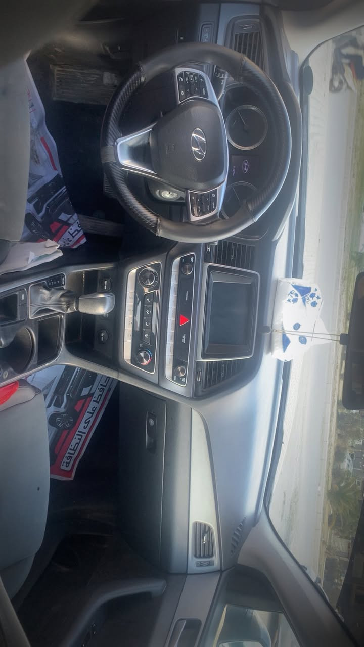 سلام عليكم 
سوناتا 2019
محرك 2400
سياره نص فول سياره نضيفه جدا 

اريد مراوس (ب كورلا هايبرد )***********
