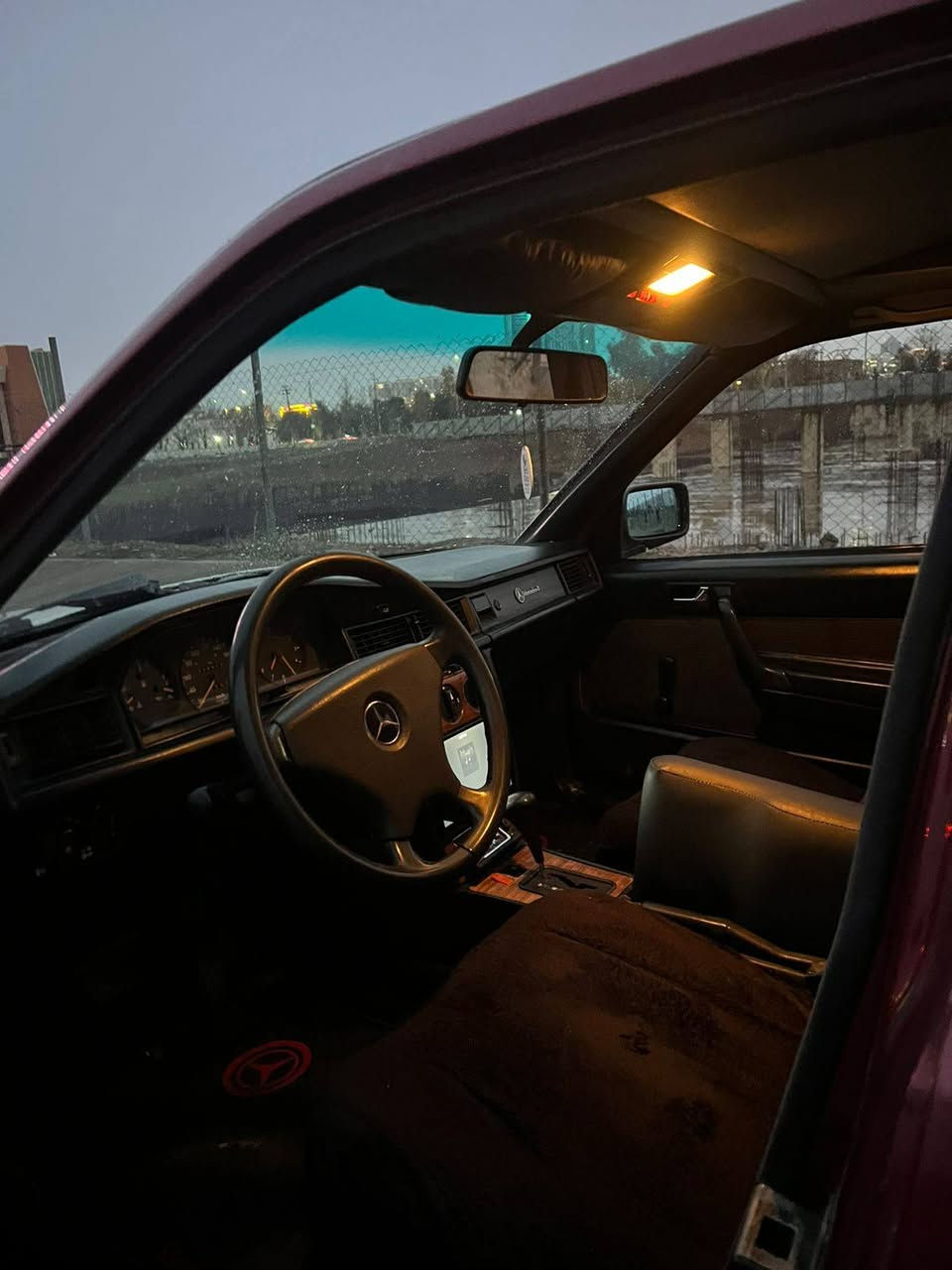 مارسیدز 190 چوار پستن گێڕ ئۆتۆماتیک   لێدراوی نیە پێش و پشتی کەپسە بەشەرتی ئەوەی سبوغ عام نەبێت بەشەرتی پەنجە مۆر و وەکالە 280 هەزار غرامەی لەسەرە نرخ 55 و محامەلە  :ژم؛۰۷٥۱۲۰٥۳٦۹٨ أربيل, العراق
