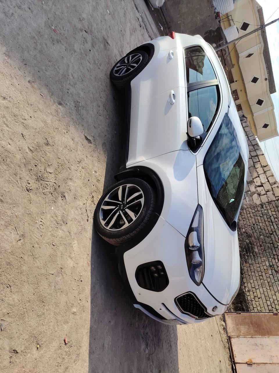 السلام عليكم سبورتج خليجيه 20 رقم بابل باسمي السعر 176 وبيها مجال قليل ماشيه 77  مواصفات ناس تحكم جهتين مثبت سرعه جير ماكينه تبريد تخم تاير جاهز العنوان باب المحاويل ناحيه الامام تفاصيل اكثر اتصال ***********
