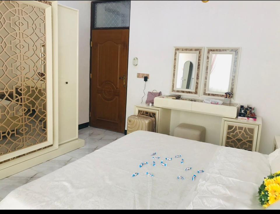 غرفة نوم تركية + تخم كورنر للبيع نضيفات كلش  ***********
