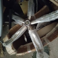 كرسي جلد • دوار • جديد