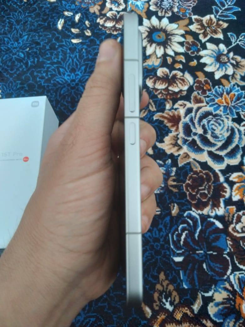 للبيع شاومي 15 تي برو + ساعة هونر واتش 4
ذاكرة 512 | عشوائية 12 | اللون سيلفر
مستخدم شهرين تقريباً نظيف كلش شخطة مابي بطاريته 100 ومشحون 83 مرة مثل ما موضح بالصور
كل ملحقاته موجودة من كارتون وشاحنته الاصلية 90 واط والكيبل

بالإضافة لساعة هونر واتش 4 مع قاعدة الشحن مالتها ساعة ذكية بيها عديد المواصفات الي ميعرفها خلي يبحث عنها.

سعر الهاتف مع الساعة 750 الف
للتواصل هذا رقمي 👈 *********** ومكاني بغداد/مدينة الصدر موجود واتس اب وكذلك ماسنجر
