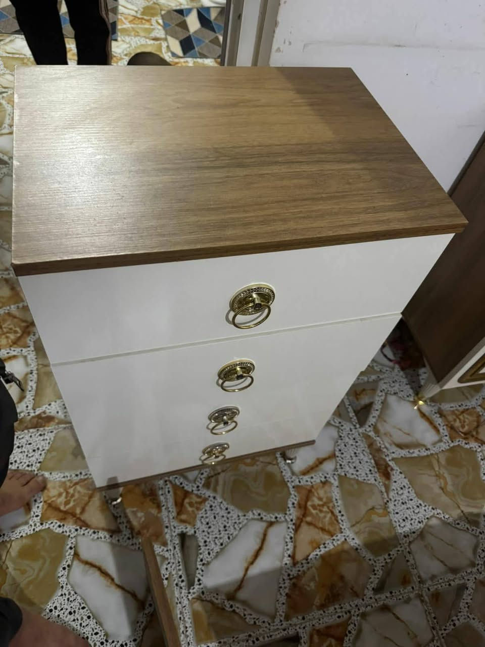 معرض زياد الأثاث المنزلي
غرفه تركي مستخدم نضيفه 
العنوان تكريت شارع الزهور خلف افران الكرخ وقاسم مول معرض زياد الأثاث المنزلي  
***********
