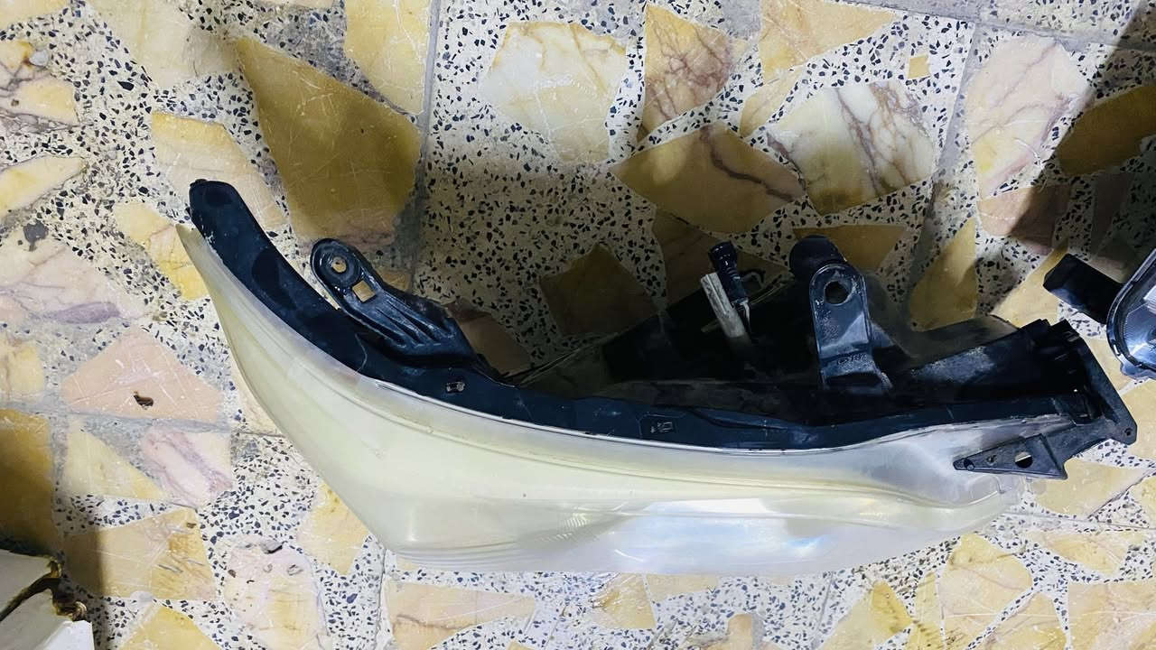 سلام عليكم
زوج لايتات برادو 2014
كلش نضيفات لابيهن كسر ولا فطر 
عنوان بصره توصيل موجود 
***********
