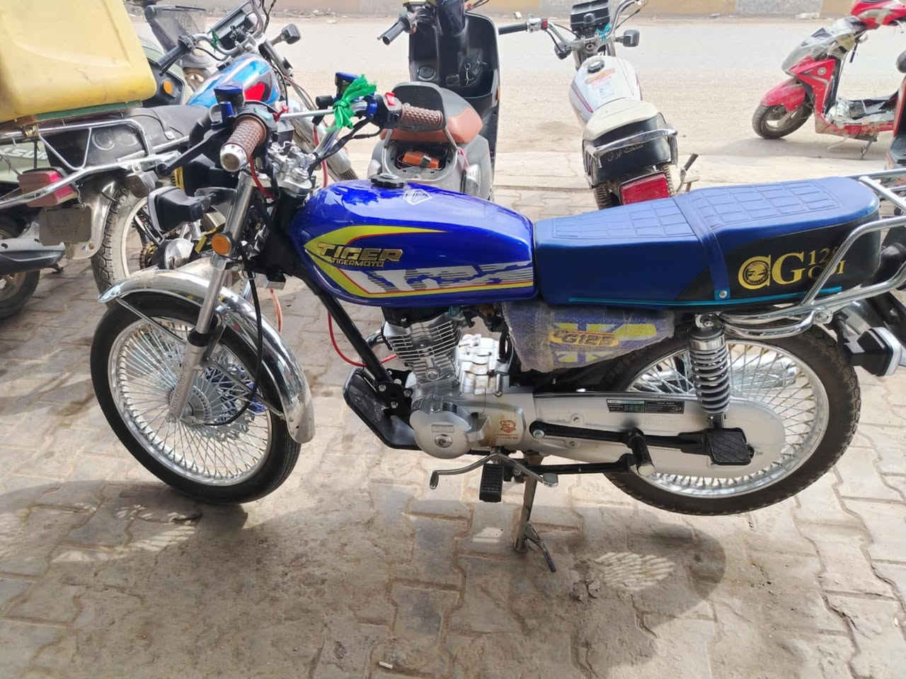 السلام عليكم تايكر     هوندا    أربعة كير للبيع الموديل 2025 شهر 11 جديدة باوع العداد شكد ماشي وانتة قيس السعر 900. بيهة شي بصيط اوراق كاملة المكان بغداد حي العامل للاستفسار ***********.  الدراجة جديدة بمعنى الكلمه تجي وتشوف بعينك
