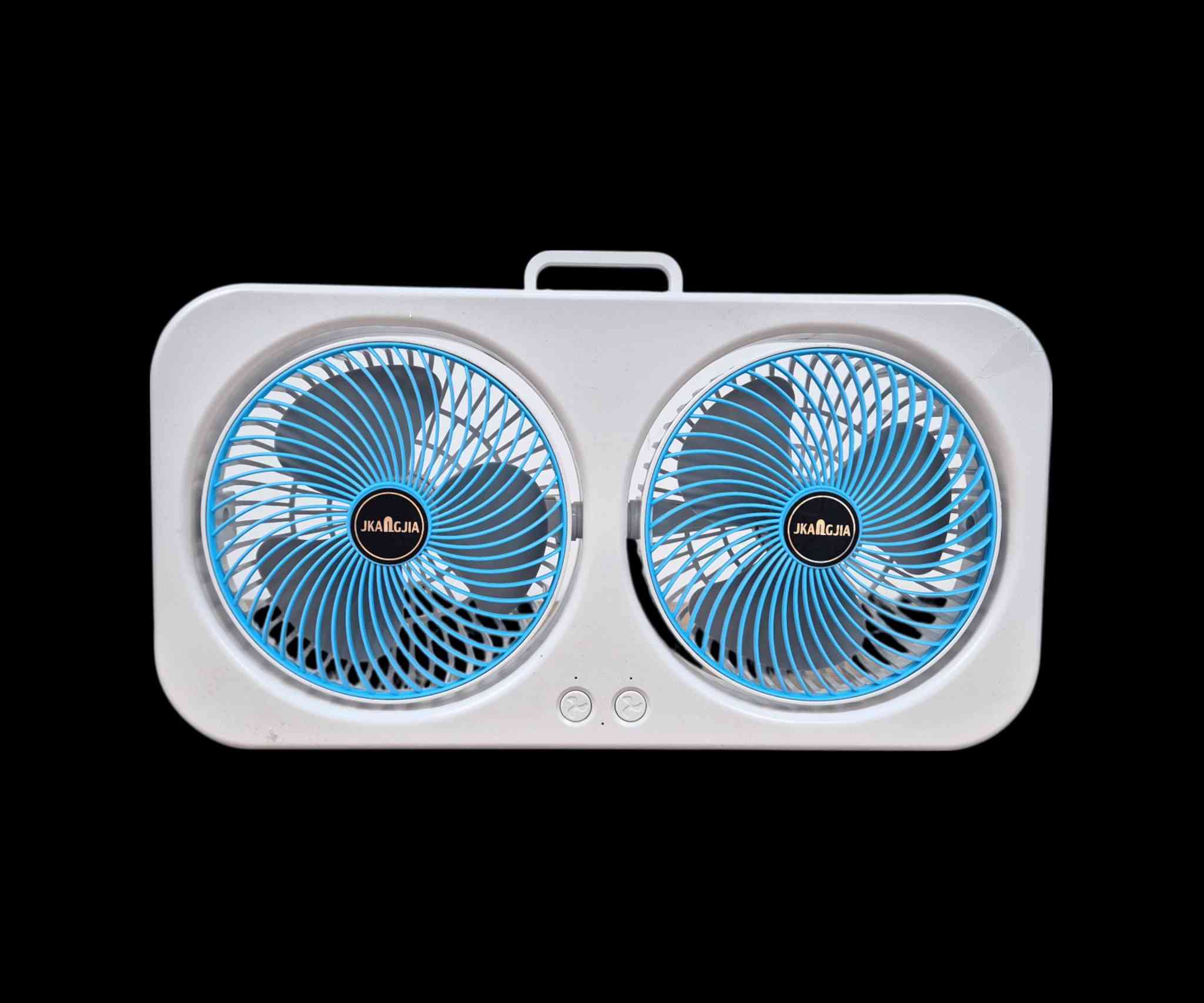 مروحة شحن ثنائية
السعر ب23000 الف

مثالية لتبريد غرف النوم، المكاتب، أو أماكن الجلوس بفعالية مزدوجة.

تُستخدم أثناء العمل أو النوم لتهوية مستمرة ومنعشة.

مناسبة للاستخدام المكتبي أو المنزلي بفضل حجمها وتصميمها المحمول.

  

المميزات

مروحتان مستقلتان بتصميم دوران مزدوج توفّر توزيع هواء واسع وفعّال.

تحكم منفصل لكل مروحة عبر زر خاص لتغيير السرعات حسب الحاجة (سرعتان لكل مروحة).

بطارية ليثيوم مدمجة قابلة للشحن (18650)، تدوم لفترات طويلة.

تشغيل عبر USB– يمكن توصيلها مع الباور بانك، اللابتوب، أو الشاحن.

تصميم محمول بيد حمل علوية لسهولة النقل والاستخدام في أي مكان.

أداء منخفض الضوضاء لتوفير راحة مثالية أثناء النوم أو العمل.

  

محتويات الصندوق

1 × مروحة مزدوجة دوران موديل JKJ-105

1 × كابل شحن USB

1 × دليل الاستخدام بعدة لغات

  

تفاصيل تقنية

الطراز: JKJ-105

الجهد المقنن: 3.7 فولت

التيار المقنن: 0.5–1 أمبير

نوع البطارية: ليثيوم 18650

أبعاد المنتج: 22.5 × 5.4 × 17 سم

أبعاد العبوة: 21.25 × 6.2 × 17.1 سم

  

ملاحظات

يُفضل شحن المنتج بالكامل قبل أول استخدام.

لا تلمس شفرات المروحة أثناء التشغيل.

تأكد من استخدام مصدر طاقة مناسب أثناء الشحن (5 فولت1 أمبير).

تواصل واتساب ***********
