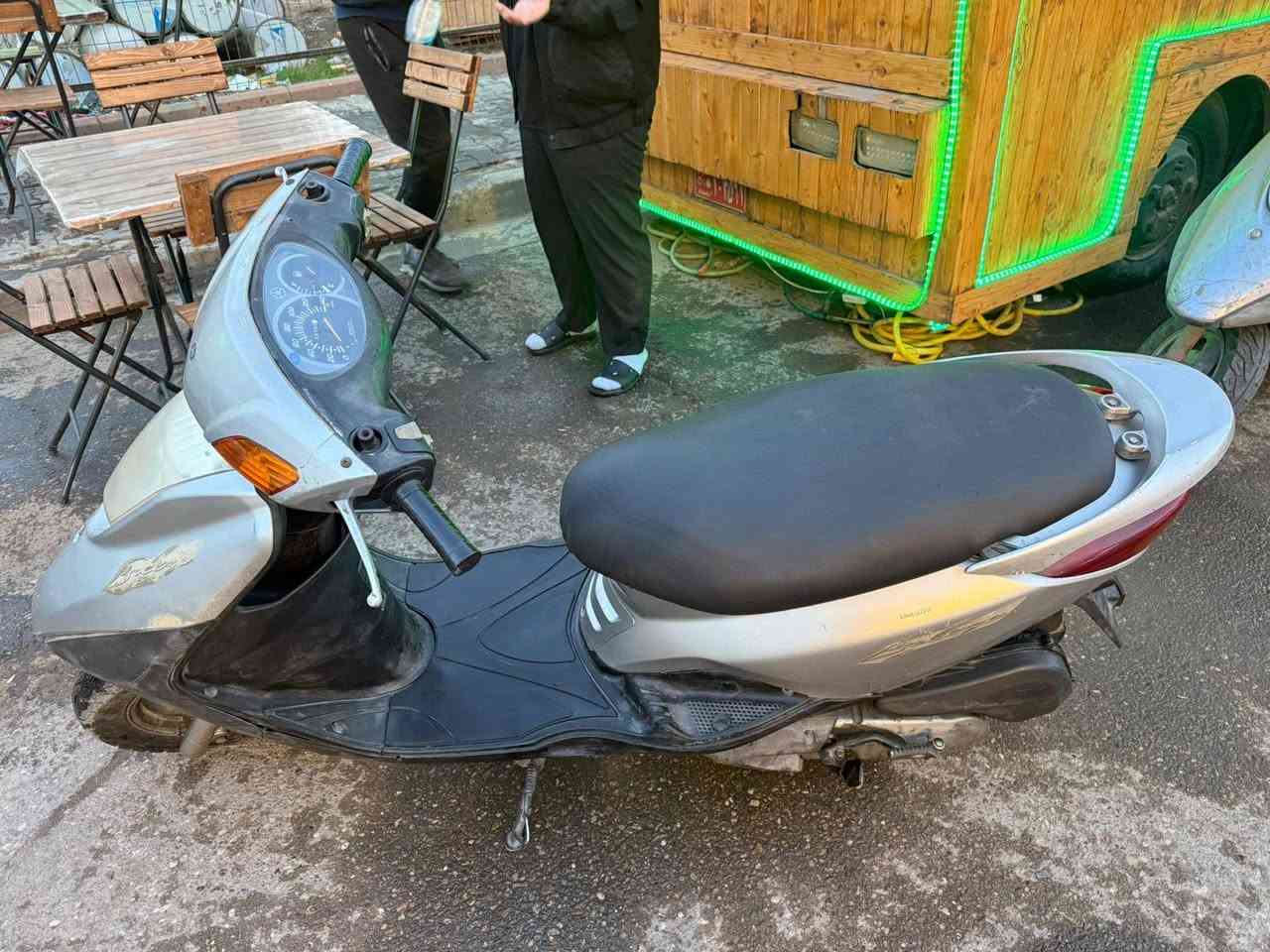 دراجة بريز لايت عالي نضيفة زوج تايرات مكينة خير من الله نكره سلف هندر كهربائيات السعر 555 وبيه مجاال حك الجيه مكاني شارع حيفا قرب البيروتي او العطيفيه جسر الحديد ***********
