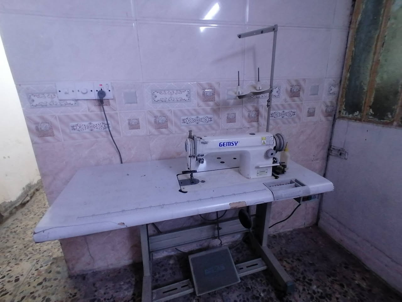 السلام عليكم مكينه خياطه GMS مشكلتهه
يرادله تنضيم ماطور شغال و نضيف
للاستفسار وتساب ***********
ما ارد على الاتصالات فقط مراسله
سعر 150
