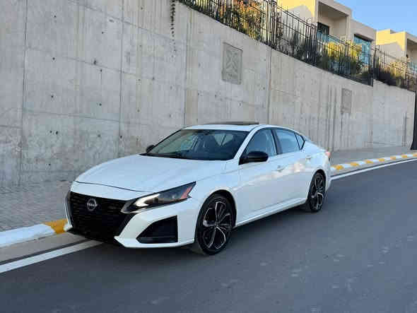 Nissan SR plus 2025 
فول مواصفات 
ماشيه 6 الف ميل 
مكان صبغ موضح بلنشور شبر صبغ بلنيت 
جاملغ السكن بي بارد شويه بدون صبغ 
ايرباك ستيرن وبرده وحده طاكه 
سياره بدون رقم تترقم شمالي فقط 
***********
