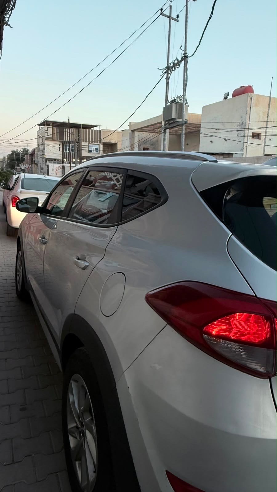هونداي توسان 2018 وارد امريكي 
ماشيه 172,586 ميل 

الموصفات :- 
موديل 2018 
دفع رباعي 
محرك 2000 GDI 
مانع انزلاق 
كشنات تدفئة 
انظمة  قياده اعتيادي ايكو سبورت 
لايات زينون 
كاميرا خلفيه 
مثبت سعرة 
ابل كاربلاي
تحكم ستيرن
مثبت سرعه 
نظام التحكم بالجر
 السعر 135 ورقه 
للتواصل ***********