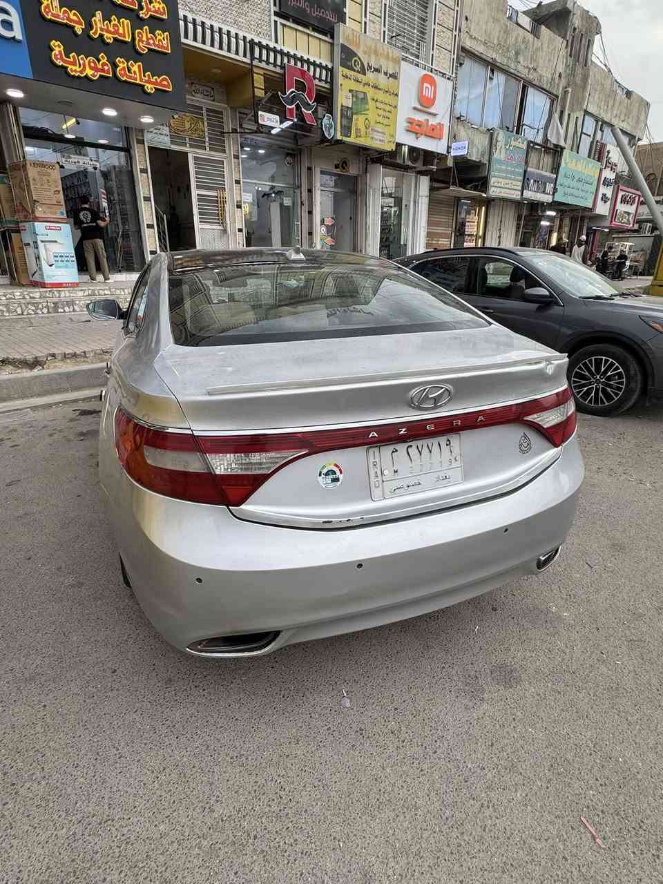 سلام عليكم عندي ازيرة موديل 12 خليجي محرك 3300 سيارة مجفية ع صحة السايق ولقمارة بيها صبغ ومعجون  بيهة تخم تاير موصفات فول عدة الفتحة يحتاج الها ترتيبات بسيطة كدامكم الي تعجبة ياخذها بلاش ولي ما تعجبة جوة نعالة  هاذ رقمي ***********اريدها 85
