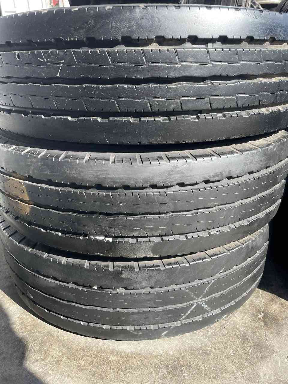 وصول حاوية تاير ياباني كوستر مكفول عروض خاصة الحجم (17:5) سعر الزوج 120 الف مكاني مجمع مشن بغداد يوجد توصيل 🚚 
***********  #كوستر #كوسترات ♥️ ♥️
