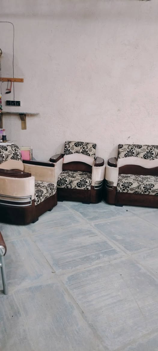 تخم ١٠ مقاعد ٥ قطع السعر ٢٧٥ الف العنوان البدير شارع جامع ال حجي رشيد القريشي مجاور جملة جاسم البولاني
*********** سيد ستار القزويني
*********** سيدكرار القزويني
