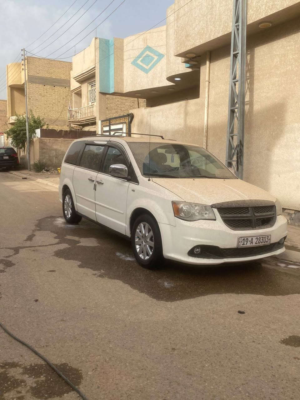 سلام عليكم اخوان للبيع سياره دوج كرفان SXT نص فول  موديل 2012 رقم كربلاء الإنكليزي ✅
مواصفات السياره 
جام كهربائي6✅
زعانف✅
منضومه زينون كامله ✅
ونظام ايوكو ✅
شاشه جبيره اني شاده ✅
تبريد 3 قطع ثلج 🥶🥶
السياره عليه حداديه كامله الامامي وخلفي كله جديد وبراد دهن وفيت بم وادامه عليه السياره كامله بلكات كامله السياره نضافت السياره 100%100✅
السياره بيه تخم تايرات وباتري جديد وعليه هورنات طاط ملكي مال يوكن ✅
7راكب ✅
لون الداخل بيجي ملكي ✅
البيان ميكانيك✅
السياره بيه تشغيل عن بعد ✅
محرك السياره 3.600 كفاله ترايك وين ما تريد 
كير خير من الله 
سعر السياره 125وبيه مجال 
حادث سياره من امريكا كلين موجوده الصور ايرباك واحد طاك مال دشبول بس بل عراق صار بيه ضربه بستوته صار بيه جاملغ وبنيد صبخ 
ومراوس بيكم هايلوكس حته لو انطي فرق 

ماعجبك السعر لاتكسر بحلال الناس....
هاذه الرقم واتصل لا اتعبك ولا تعبني لان السياره حلوه وتعبان بيه  ***********
