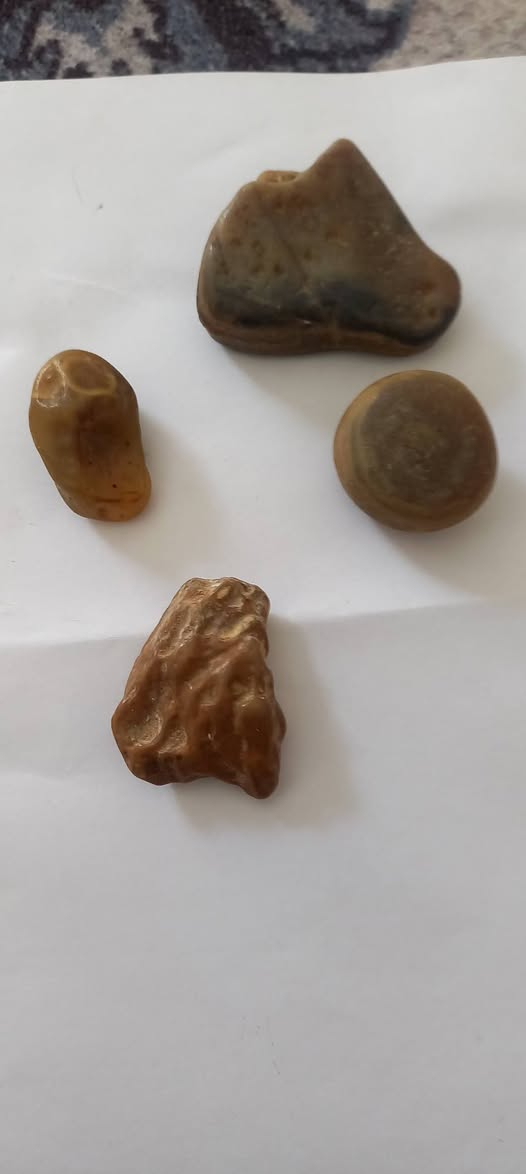 السلام عليكم ورحمة الله وبركاته احجار للبيع اليحب يتواصل على الواتساب او على الرقم ***********
