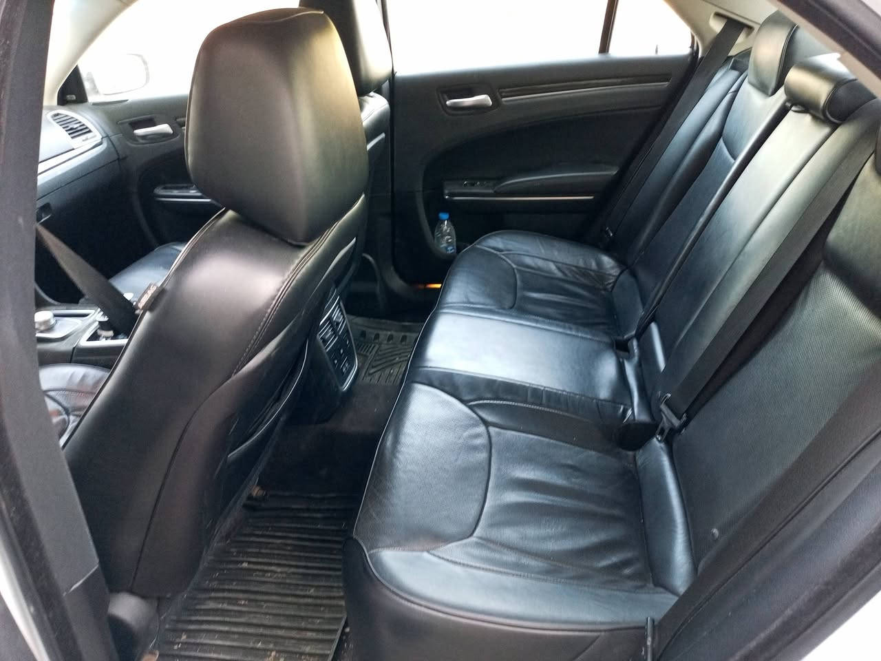 اوباما معلايه 20.16 مراوس ب جارجر حسب القناعه ..سلام عليكم
-كلايسلر 300c (اوباما ) فول مواصفات
-موديل  2016 معلايه  2020 
-سياره جاهزة من كلشي 
كير ومكينه مكفولات 
ابد مامشتغله على الخط 
سستم صوت albine 
تحكمات ستيرن 
مانع انزلاق 
تدفئه ستيرن 
برده خلفيه كهرباء 
كار بلي
شاشه جبيره
تدفئه تبريد  كشنات 
تشغيل عن بعد
كراسي كهرباء 
كشنات جلد اسود
بصمه تشغيل وابواب 
نقطة عمياء
دواخل جلد 
كشن كهرباء 
لايت زنون 
شاشه جبيره 
حداديه تخم تاير
 رقم بصره
ضربته جاملغ وبنيد 
وبيها رشات كلير من امريكا 
مراوس بجارجر
مكان سياره البصره

***********
