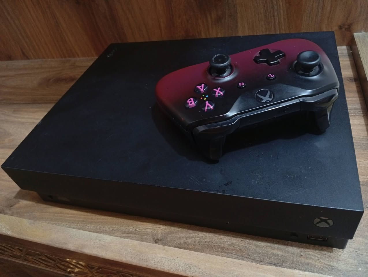 اكسبوكس ون اكس 
للبيع ون اكس بدون كارتون الجهاز مفتوح مو للتصليح بس مبدل الهارد مالته ومحوله ل SSD والجهاز اسرع من العادي ب ضعفين صار .
وياه جوستك والعاب اكثر من ٤٠ لعبه بدون اشتراك اني مشتريهن (الحساب مانطي معلوماته بس انطيك بي ضمان مدى الحياه) ابرز الالعاب فيفا تقريبا 5 نسخ من ضمنهن ال 26 و gta v و كود 4 اجزاء 
وبعد هواي موضحات ب الصور. 
السعر 220 بي مكاني بغداد.


**إذا كنت صاحب هذا الإعلان وتريد حذفه لأي سبب، رجاءا أرسل رسالة إلى الدعم الفني**