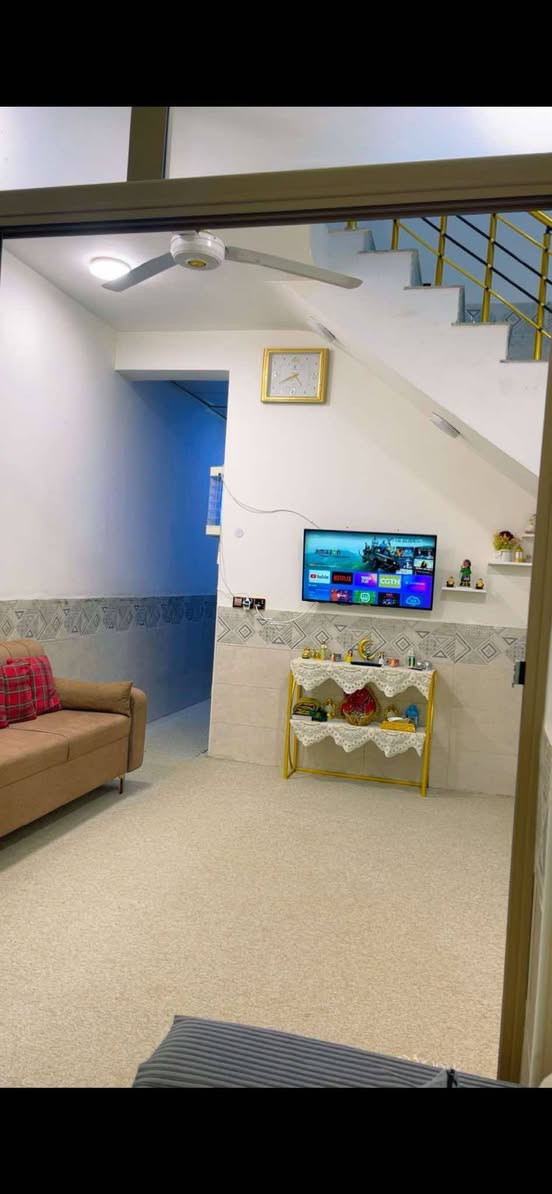 📢دار للبيع 
📍 الموقع :كربلاء حي القدس 
📏المساحه:100 متر 
🧾جنس العقار : طابو صرف 
 📌المحتويات : طابق  ونص يحتوي غرفتين وصالة 
واستقبال ومطبخ حار. وبارد كذلك يحتوي على سطحين

البيت بناء 2025
للأستفسار مراسله الصفحة أو الاتصال على ***********📞
