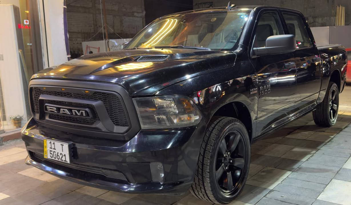 السلام عليكم .. للبيع موديل دوج رام كلاسك 22 
ضرر سطحي جاملغ و بنيد تبديل و صبغ 
الراديتر نفسه البلادي 
محرك 5700 
باب طويل بدي قصير المرغوب 
شاشه كبيره 
حساسات 
دبل صالنصه
ويل بلادي اسود السياره فول بلاك من امريكا 
رقم الجديد باسمي  و هزه جديده 
مكاني بغداد . السعر 255  و بي مجال 
***********
