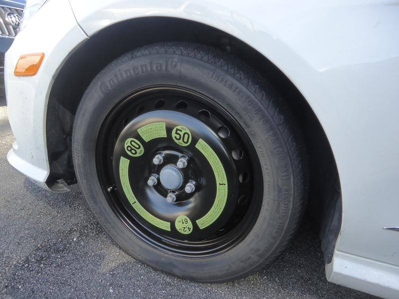 اسلام عليكم  تحية طيبة
مارسدس 2012 E350 للبيع

مواصفات فول 1-1

حادث موضح بصور كخة كلش خفيفة

تواصل *********** علي
السعر 200
