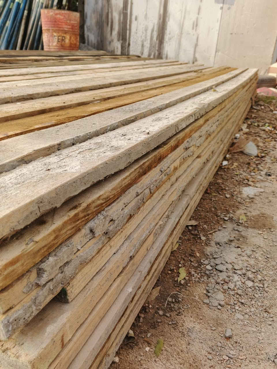 السلام عليكم مكعبين لوح طول 4م انج تارس روسي العنوان حله شارع 80مجاور مؤسسة العين  رقم الهاتف ***********
