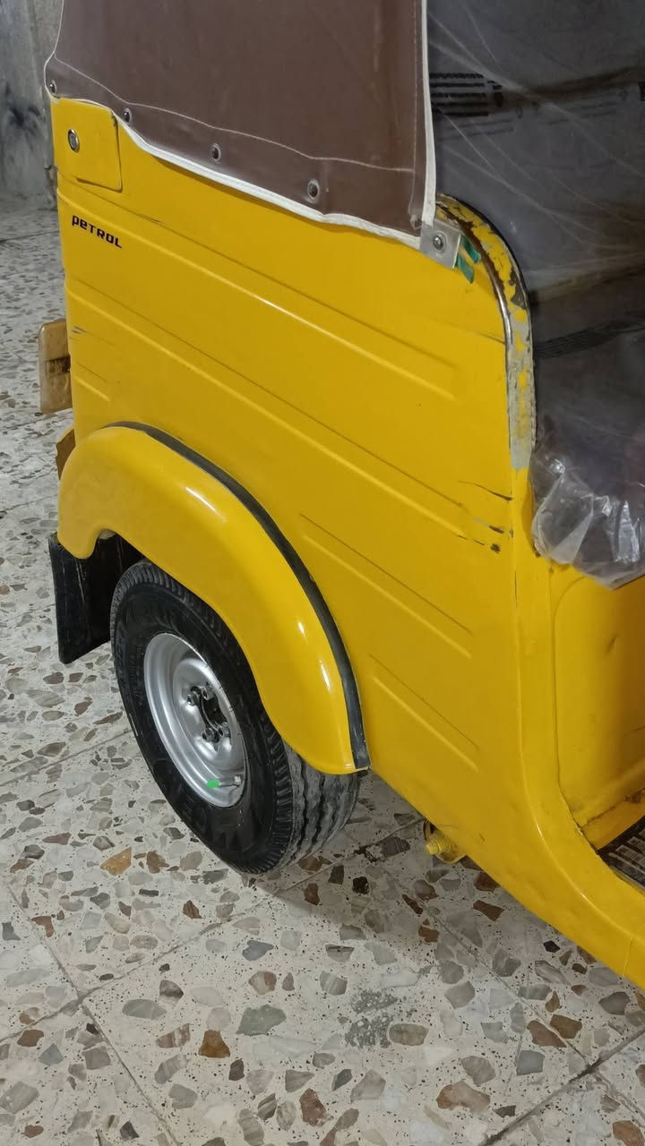 السلام عليكم تكتك للبيع مديل 19 شهر 12 رقم وسنويه ومابيه صبغ عده الدوس مكان مدينة الصدر رقمي ***********
