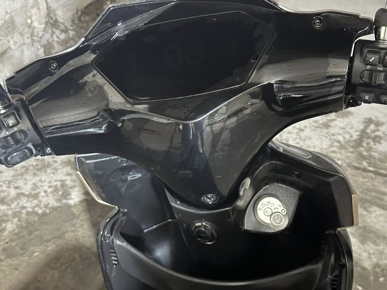 سكنس مستخدم للبيع
كلوب زنون اشارات دبل اشاره
نضام  R,D,P
سرعه 65 
بطاريات ٦ دبل كرافين 26 امبير  72 فولت
حساس بريك وستاند
Usb شاحن للتلفون 
بريكات دسم دهن حجم التاير ١٢ 
ملف 2000w 
وقفل بمكان الجوزه 
وسوي وبصمه وتشغيل عن بعد ومانع سرقه  عدد 2
شاشه تطلع الاعطال
شاحنته الاصليه
تمشي 40 كيلو مسافه 
مكاني شهداء البياع 
واتساب ***********
السعر 900 وبيها مجال
