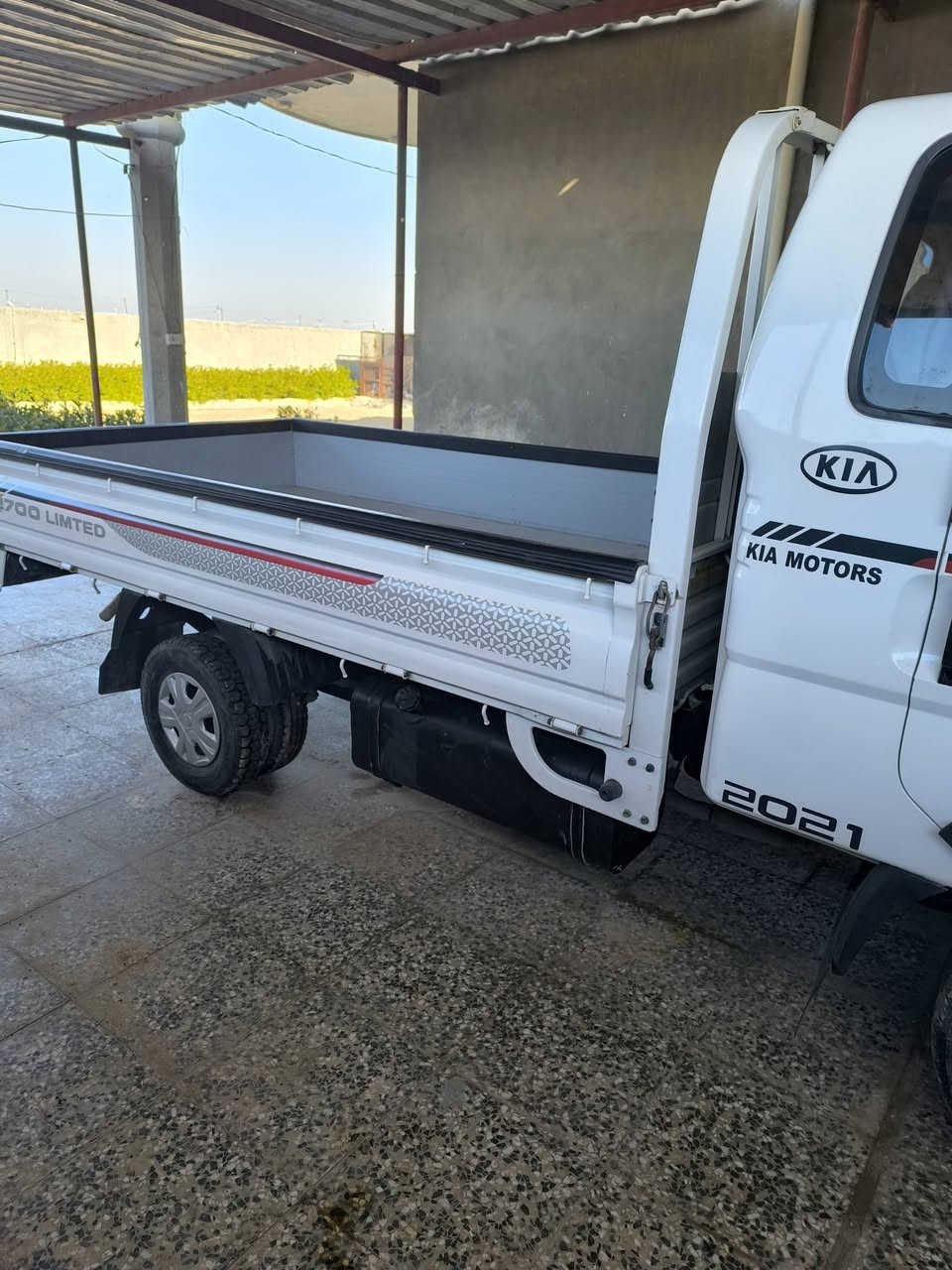 كيا حمل 2015 رقم بابل 2700 بسمي تحويل مباشر مكفولة كفاله عام بس الدوس محرك كير اكسن تبريد  شاصي  رقم شاصي للاتصال ***********
