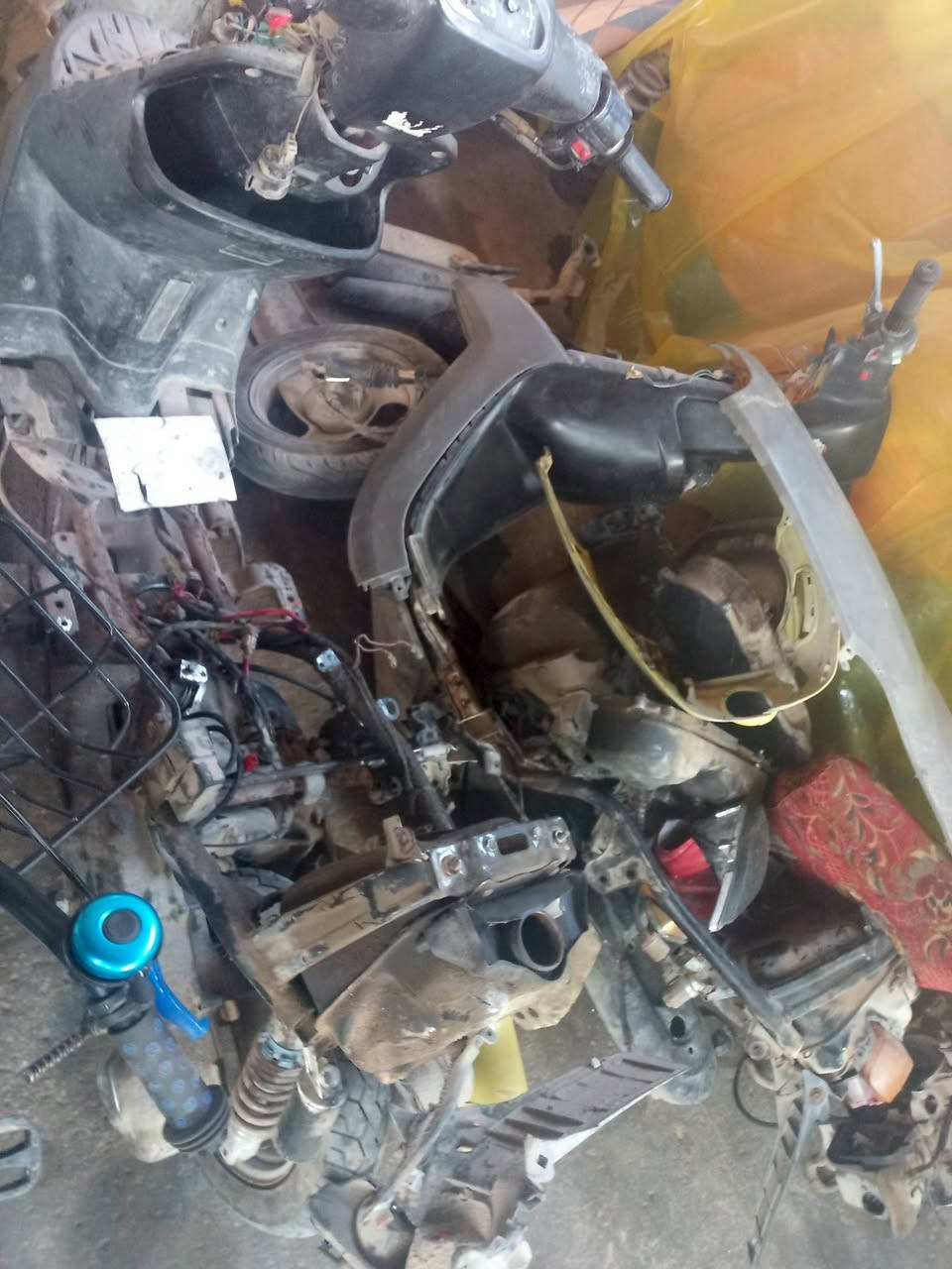 سلام عليكم غراض محل كله غراض بطه بي تفصيخ و 5درجات بطات 3 وحده منغولي وحده بزونه  مفصخات وكفراتهن كامله شلعه وحده ابيعهن  خير من الله بي غراض وكفرات اصليه شلعه وحده هنه واغراض ابيع ما ابيع وحده مكاني كربلاء الحر الرقم ***********
