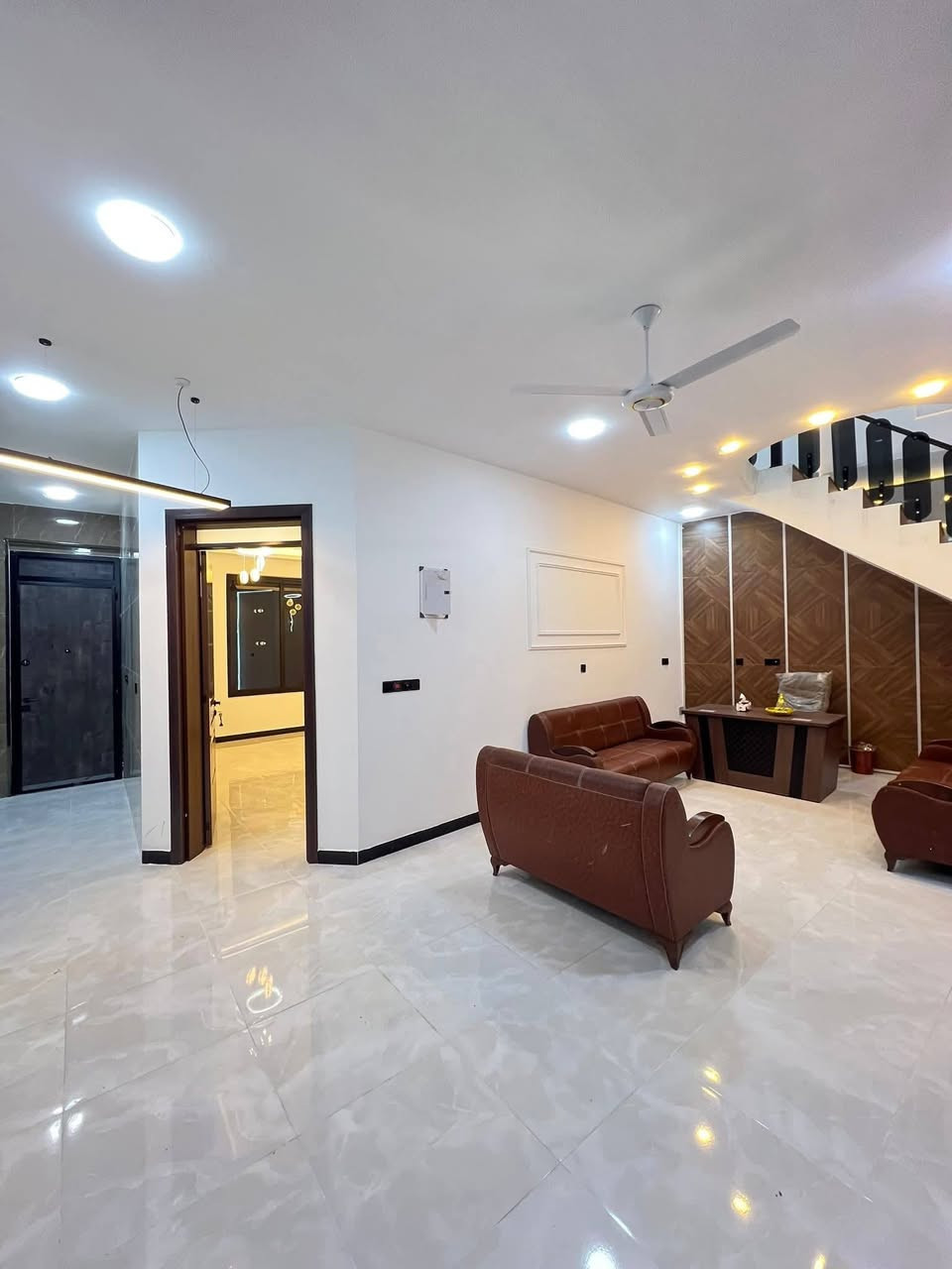 بيت للبيع مودرن زيرو مساحه 200متر
🏡هذا المنزل تم اختياره بعناية حتى يوفر لك الراحة، الموقع المميز، … قرار راح تفتخر بيه.🏡

✅يحتوي على 5غرف نوم 
✅يحتوي على 3صحيات +بانيو
✅يحتوي على صاله كبيره 
✅استقبال +مطبخ 
✅كراج سيارات +حديقه متنفه للبيت
 
البيت بالحقيقه أجمل من الصور 
فيديو توضيحي https://vt.tiktok.com/ZSu4pk3NG/

الاستفسار الاتصال ***********

 #هاشتاك #دعم #مشاركات #تفاعل #لايك
