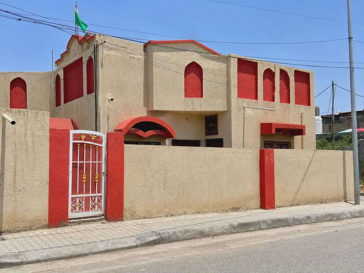 مشتمل للبيع طابو صرف المساحه بلسند 114 واقع حال 150بناء طابوك عكاده يحتوي على غرفتين نوم وصاله ومطبخ واستقبال موقعه الاسكندريه مقابل دور التدريب المهني للاستفسار الاتصال على الرقم ***********
