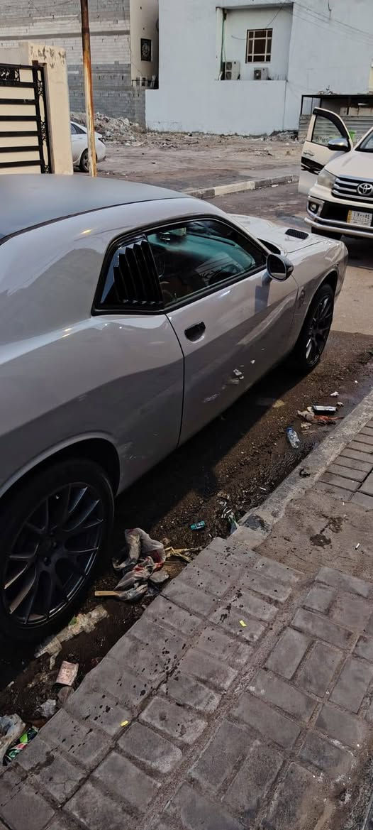 السلام عليكم تحيه طيبه من رخصت صاحب الكروب
اقره المنشور كامل قبل التصال
جالنجر موديل 2018
بصره حره تحويل مباشر 
رقم بصره النكليزي بسمنه 
حجم المحرك 3.600
السياره حادثه بجم  
تعديل بلشاصي قليل فقط ماواصله للفخذه ماملعوب بيه الصربه بلويل ومن جوه فقط 
وتم تحديث البجم بلكامل مال هلكات 
للعلم سياره غيرت لونه لون سموك موديل 23 بدون لادواخل ولا قماره قمارته مغلفه اسود 
خطه مال موديل 23
السياره كير مكينه حداديه تبريد كهربائيات  كله جاهزه وخير من الله تايراته نضافتهن  65℅
وعنون تواجد السياره بصره قبله 
السعر المطلوب 135 وبيه مجال للطيبين 
يرحم امواتكم الي يشو السعر هواي بنسبه اله اكون ممنون الي يعبر المنشور وربي يرزقه بلاحسه منه يارب 
الي يحب يجي ويشوف بعينه ويقتنع  بس رجائآ لحد يراسل على الماسنجر الي يحب يتصل على الرقم  او يراسل واتساب ***********  
والكم كل الحترام والتقدير
