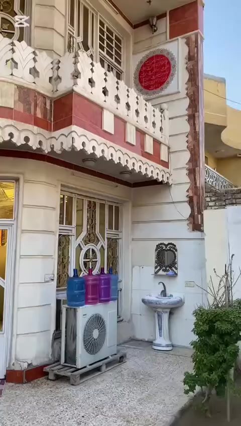 السلام عليكم دار للبيع طابو صرف مع قطعة ارض ١٥٠ في بغداد منطقة أم الكبر والغزلان الأولى قرب أفران الزهراء  مساحه الدار ١٥٠ واجهة سبعه ونص والنزال عشرين للأستفسار عن السعر الأتصال على الرقم ***********
