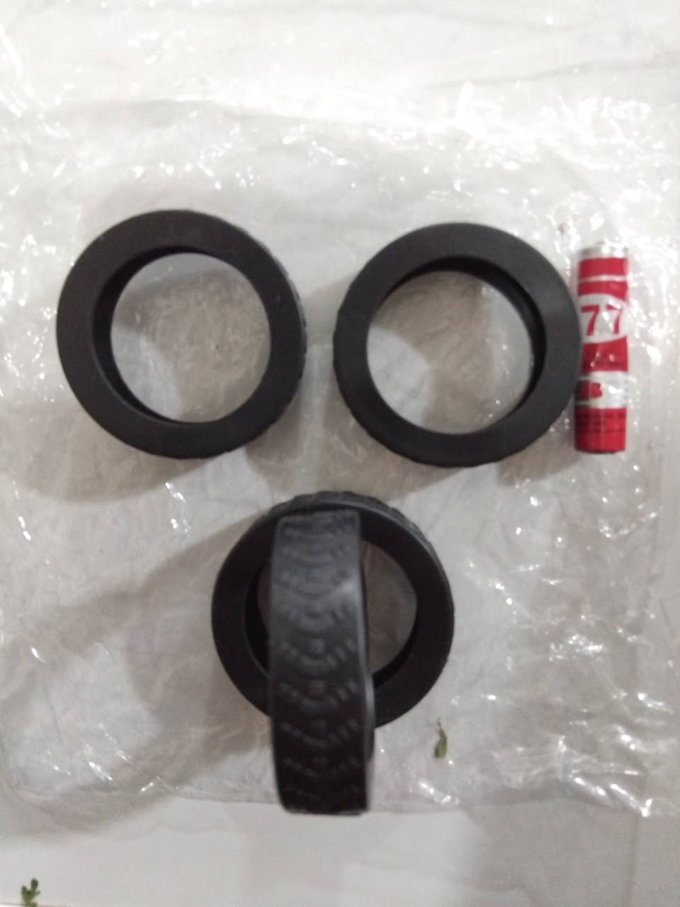 سلام عليكم
تايرات اتوقع جلاتين و هذا حجمهن وي باتري سعر السيت 4 تايرات ب 2 الف دينار 
متوفر عندي سيتين فقط 
تواصل خاص 
توصيل موجود


**إذا كنت صاحب هذا الإعلان وتريد حذفه لأي سبب، رجاءا أرسل رسالة إلى الدعم الفني**