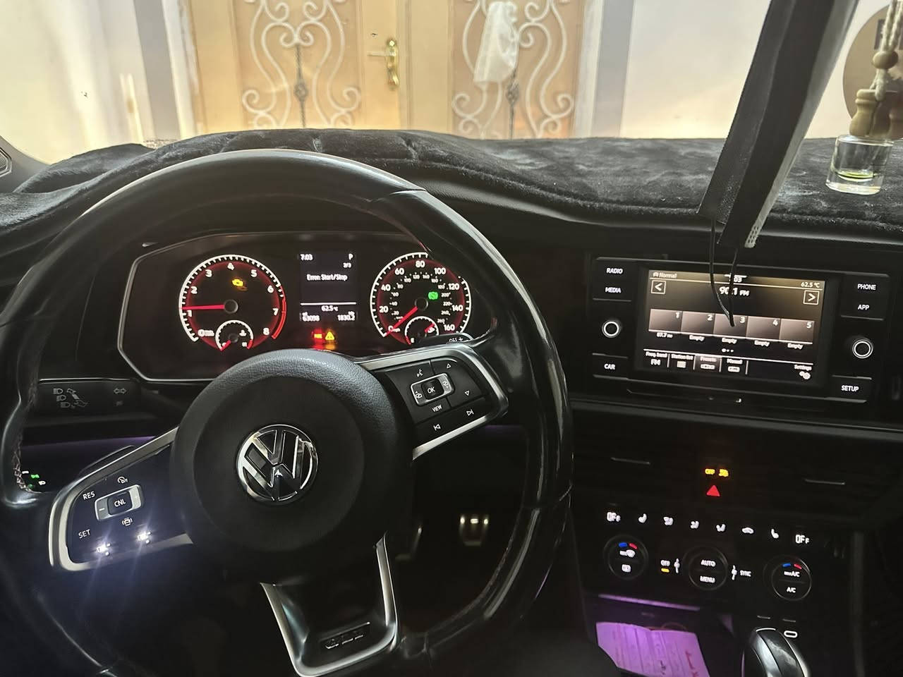 Volkswagen jetta 2021 

سلام و عليكم أخوان 🌹

للبيع او مراوس 

جيتا  مواصفات
محرك 20توربو. اسبورت 

( بصمة - كشنات هيتر- رادار أمامي و خلفي و جانبي - أنوار ليد أمامي و خلفي بلادي - ويل ارلاين و دفيوسر ارلاين بلادي - تحكم ستيرن كامل - كاميرا و حساس و أبل كار بله ي )

ضرار بونيد فقط 

رقم اربيل تحويل و وكالة و غرامات كلها بشرط 

حجر بيئة قير محرك كلها بشرط 

دينار مصروف مابي سيرفس كامل شركة و أيد وحده سنوية بأسمي و سنوية لحد 2029

السعر135 بي مجال  للطيبين 🌹 

***********
***********
واتساب موجود
