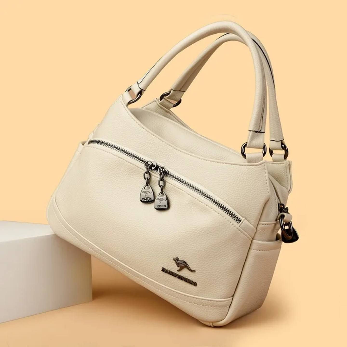 #تخفيضات_نار 🔥🔥🔥🔥🔥🔥🔥
اي قطعه داخل البوست صارت #ب١٧ الف فقط 
التوصيل لكل العراق صار (٣) الف فقط

العرض لمدة اسبوع فقط من تاريخ النشر 
❤️❤️❤️❤️❤️❤️
لأن كل امرأة تستحق حقيبة تشبهها 🤍 تجمع بين الأناقة، العملية، والذوق الرفيع."
التوصيل لكل محافظات العراق صار #ب٣ الف فقط 

متوفره حسب الالوان المرفقه في الصور ❤❤❤

#اذا_حبيتي_تكون_اطلالتج_مميزه راسلينا ع البيج 
او الاتصال ع الرقم ✅️***********✅️

  #التوصيل لكل محافظات العراق صار   (٣) الف فقط
