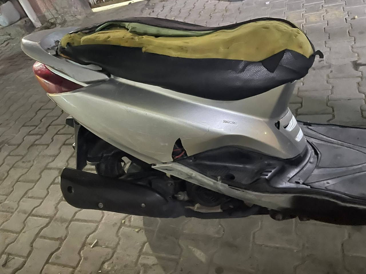 دراجه للبيع او مراوس دراجه 140 حسب القناعه دراجه اكزز دراجه مرتبه مكينه بلاديه ما مفتوحه مكينه ناعمه كفرات نضافتهاً 85% لا نضوح ولا تبخير بيها دبل سويج يرادلها دبل امامي تبديل و تغليف الكشن و كلوبات للشاير الدراجه كلها بلاديه بس الكابريتر تجاري نوعيه متوسطه  مرات السعر 475 وبيها مجال مكاني حي اور الرقم ***********
