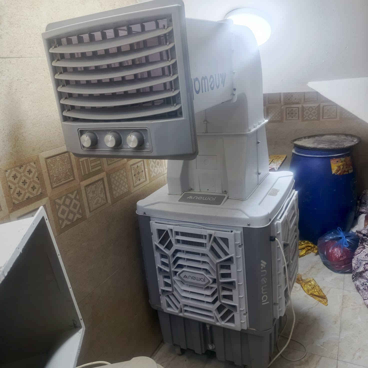 للبيع نضيفه كلش  استخدام قليل  اقل من موسم السعر 230 وبيهه مجال اهواي الرقم للتواصل ***********
