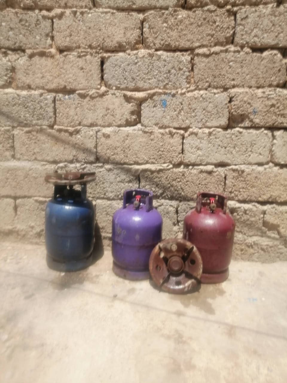السعر خاص
هاذن القناني البيع الا يريدهن يجي خاص او يجي يراسني واتساب ***********
