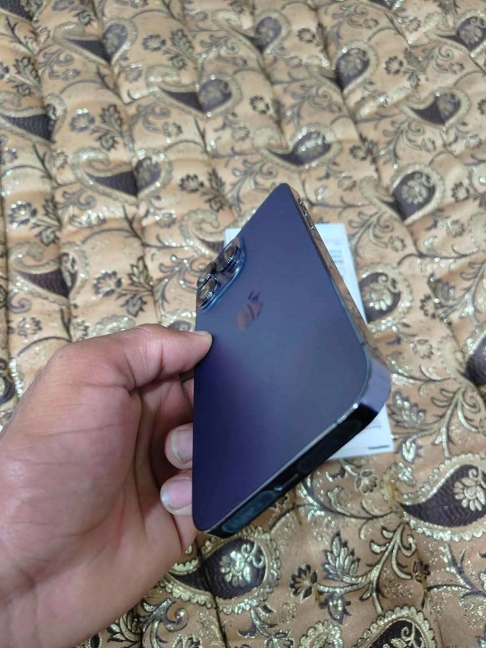 آيفون 14برو ماكس تك سم بطاريه ٨٣ ذاكره ٢٥٦ نضيف حيل اي عيب مابي كارتون كيبل ويا فقط سعر خاص أو وتساب ***********
