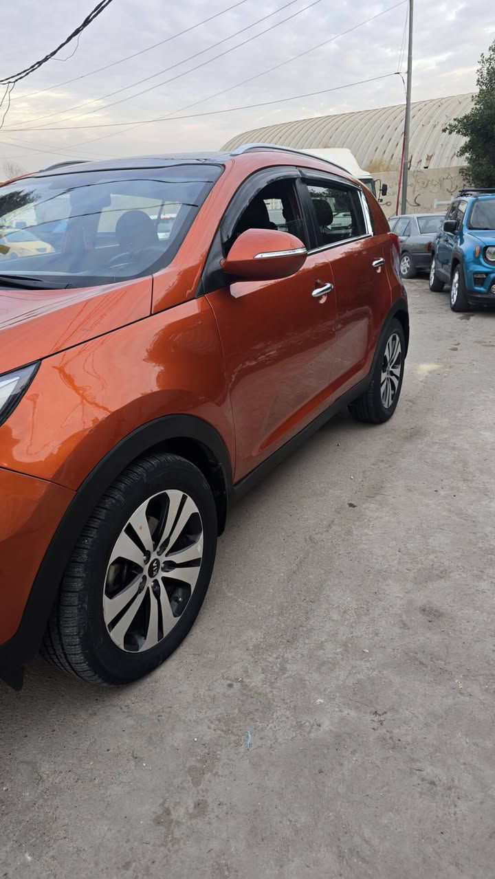 السلام عليكم سبورتج 2012 خليجي دخول خاصص
السلام عليكم 
سبورتج موديل 2012 خليجي فول مواصفات للأخير عدا البصمه  دخول خاص السياره مواصفات السياره::
بانوراما 
كشن كهرباء 
كشنات جلد مطعم اسود ورصاصي
حساس خلفي 
لد نهاري 
داخل مطعم بلونين الاسود والمشمشي مميز 
مرايات شفط 
تبريد شاشه 
وغيرها الكثير من المواصفات الغير مذكوره....سياره تخم تاير جديد حداديه جديده مكينه وكير مكفولات تبريد شغال.
ملاحظه.((سياره بيها الباب الورا سائق صبغ ورصعات خفيفه بل بنيد للعلم سياره بانوراما والباقي مكفول من صبغ))حجم المكينه 2000 دوش ماشيه 145 الف.
رقم الهاتف:***********
مكان السياره بغداد.
تحياتي.
