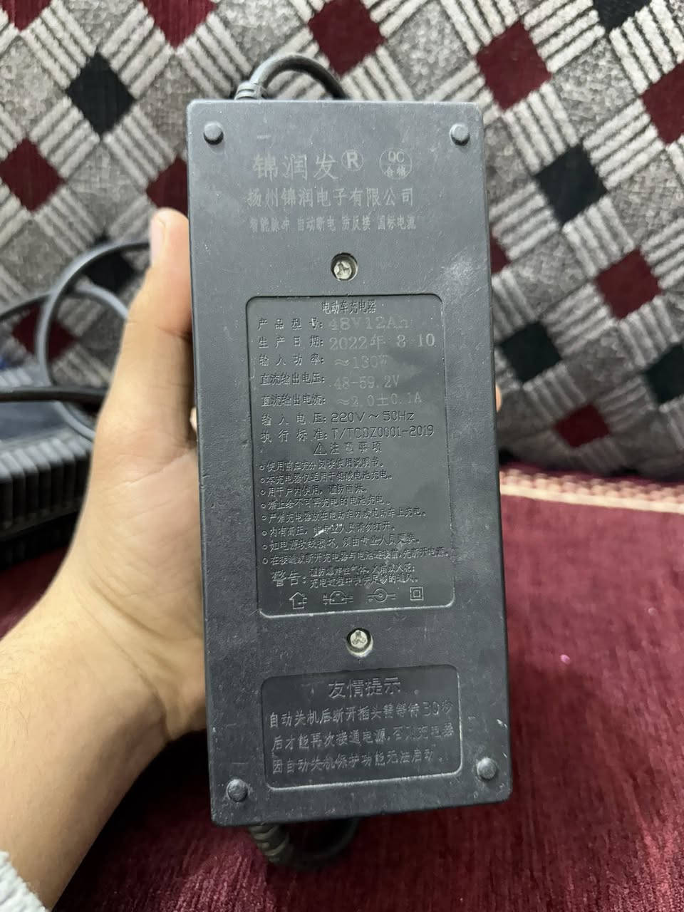 شاحنتين
الشاحنة الاولى مال جبلي 6 بطاريات بلادية 
سعرها 15 
والشاحن الثاني مال 4 بطاريات ام العداد 
سعرها 12 

‭0787 733 5785‬
