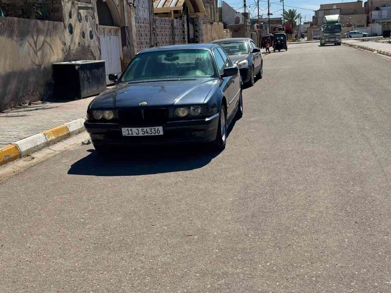 يالله سلام عليكم 
عيدكم مبارك كل عام وانتو بخير 

خفاش موديل 1995 

حجم 730 
ثمانيه سلندر 
رقم بغداد بسمي رقم انكيزي جديد مع سنويه جديد مع هزه جديد 
2 تخم تاير مع تخم صدر جديد 

3بجم موديل 2000 لايت زنون بلادي 

4 مكفوله من ضربه فقط صبغ 

5 تبريد ثلج 

6 سلايت جام 

7 جنطه شفط 

8 سياره دبل جام 

سياره كامله خير من الله 

مكاني واسط 
سعرر 68 ورقه 
***********
