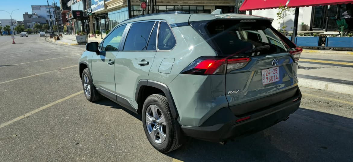 راف فور وارد امريكي موديل 2023 فئة xle هايبرد لون سمنتي
حادثها موضح بالصور 
سيارة بدون صبغ بدون ايرباك ، شواصي سليمه ،فقط قبغ صندوك مبدل بلادي نفس لون والبدنه مكان قفل صندوك فقط بي صبغ 
 فتحة سقف سلايد روف
كشن كهرباء  
شاشه كبيره  
بصمة ابواب وبصمة تشغيل وجنطه كهرباء
تدفئه  بالكشنات
 هيتر استيرن
وباقي المواصفات.
#
السيارة كاتي تترقم شمالي
 مكان السيارة كركوك
للتواصل 
*********** واتس اب موجود ممتواجد عل فيس
صور الحادث مرفق بالمنشور
