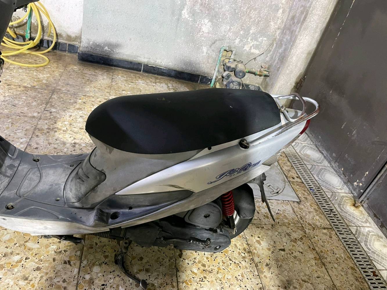 دراجه ماكس منغولي ما مفتوح بيها برغي نضيفه مثل ما موضح بلصور