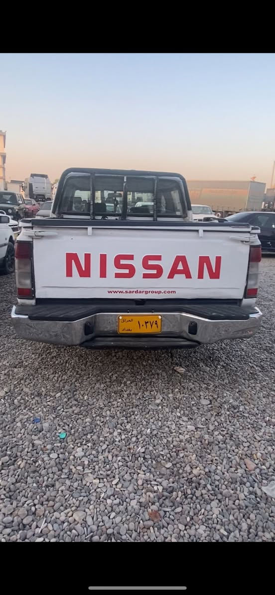 نيسان ده بل
ساخ ساخ علوچ
موديل 2002
ناو بور 
گيرو مه كينه ي بيلاد 
چوار تاييي لوك لوكي له ژيرايه
هه مو گياني مه سروف كراوه 
مالي كه سابه ته 
ته قه و ره قه ي موسو براوه ي به شه رت 
كه به شه رتي ئه وه ي مالي كه س نه بي و زيا ري نه بي
بو فروشتن و گورينه وه 
سعري ٣٨ گه لاو مه عامه له يه كي برايانه 
***********
