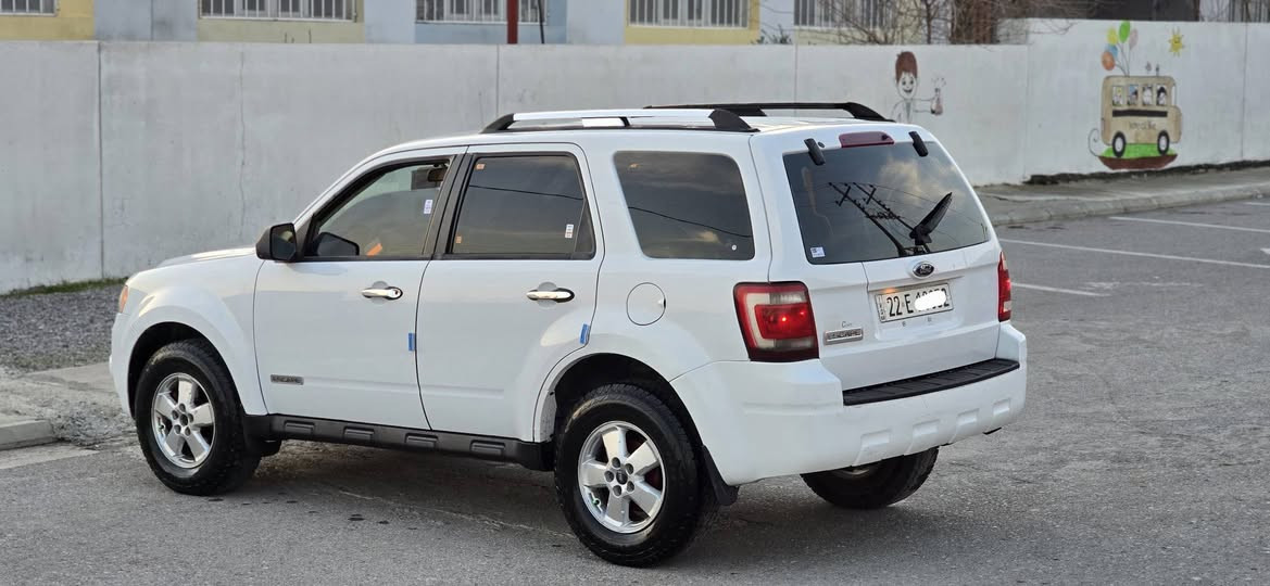 فۆرد ئیسکەیپ سپی 2008 
لۆك لۆكە چوار پستۆن مەكینە 2.5 مرغوب 
 یەک پارجە و پەڵەیەکی سبووخە  
بەناوی خۆمانە سەنەوی تا 2029 تازەیە 
ناو زەردو شغال گیڕتۆماتیك 
زینۆن كوشن كارەباو كۆدی دەرگا توڵی سەقف 
فۆلیۆم تحدید سورعە دەژخلیسك دوگمەی لیژی 
جامو ئاوینە ئۆتۆ و كارەبا جام هیتەر 
4تایەی تازە گیڕو مە‌كينه‌و تەبریدی بە‌شە‌رت ‌ 97 گەڵاو مەجالێکی کەم
            *********** أربيل, العراق
