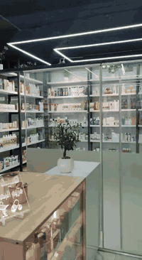 السلام عليكم
جامخانة للبيع سلايد
الارتفاع 225 سم
العرض 3 متر 
للتواصل ***********
