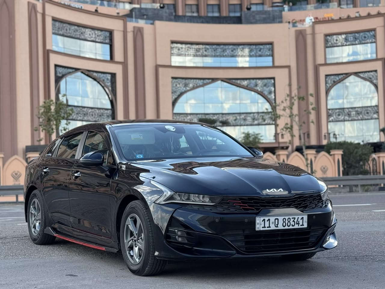 السلام عليكم كي فايف موديل 2023 حادث جدا بسيط دعاميه وجزء من البنيد بدون ايرباك وطخه بجاملغ خلفي بدون دواخل  وبل سونر يطلع عندي بابين فتح تعيار غير تعيار المهم بدون تبديل 
وجزء من تكمه خارجيه كلير امريكا حتى ابو سونار كتبلي كلير امريكا فقط باقي كفاله 
فول عدا بانوراما شاشه وبصمة وكامرة ورادارات امامي خلفي كامرة تحديد مسار مانع نحدار توقف ذاتي ٤ انظمه قيادة بعد بيها هواي موصفات

رقم بغداد الدولي ب اسمي 
مكاني بغداد اليرموك 
***********
