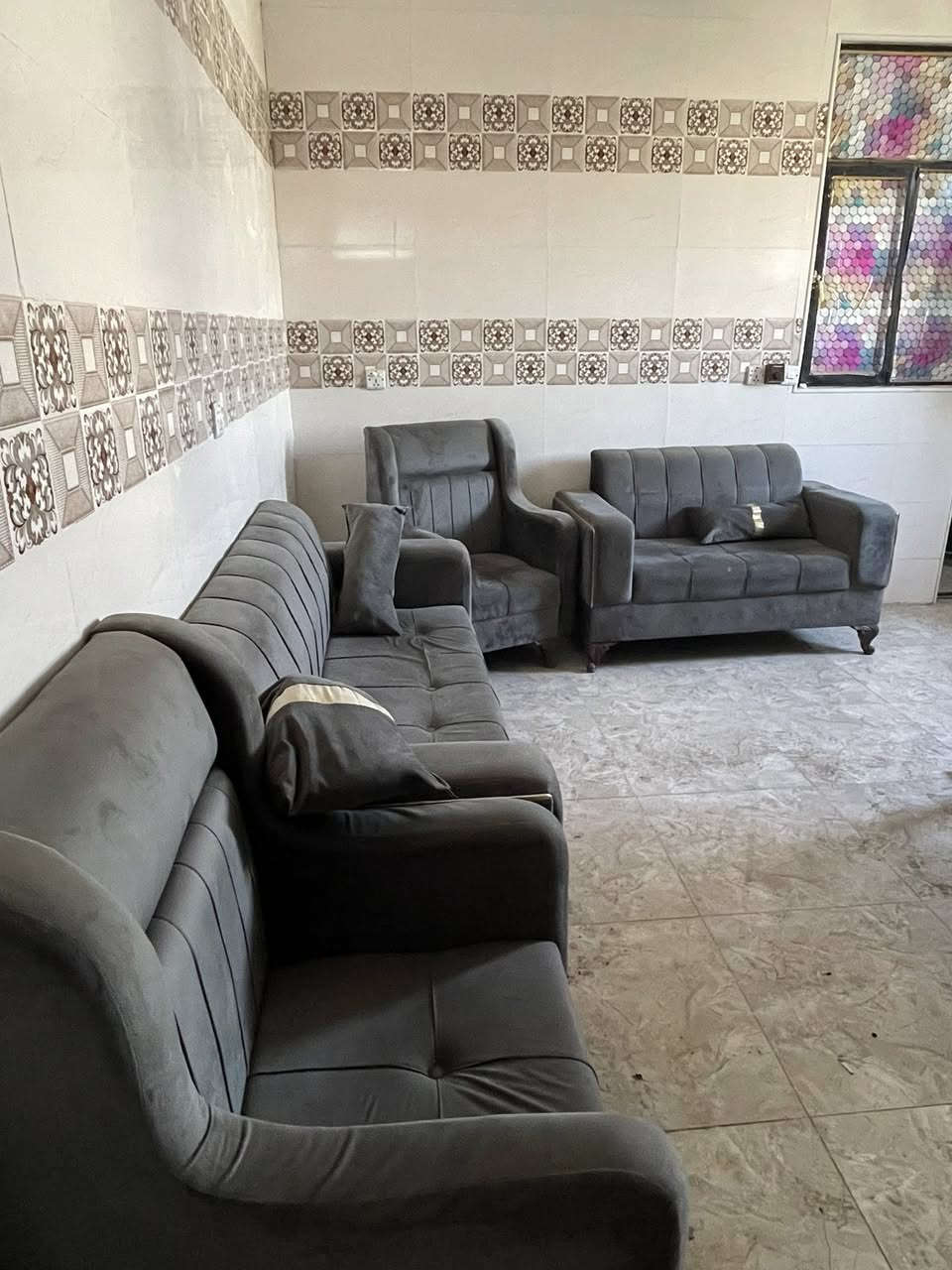 السلام عليكم خواتي الطيبين غراض للبيع
1-غرفة نوم كومديات 2 كنتور باب سلايد 
ميز تواليت + دوشك نفرين بعدة لوك 
الغرفة بدون جرباية 
السعر (175)
2- تخم 7 كراسي نظيف كلش وياه كوشاتة 
السعر (250) 
3- سبلت TCL ١طن انفيرتر مشتغل موسم واحد ابو الذاكرة من تجي الوطنية من وحدة يرفع الامبيرات 8 وعلى المولدة يشغل من وحدة 2 امبير او 3 حسب رغبتك 
السعر (350) 
الاسعار بيهن مجال اذا تاخذهن شلعة وحدة 
مكانهن بغداد / الدورة/ ابو دشير 

‏‭0775 244 0937‬ ☎️
